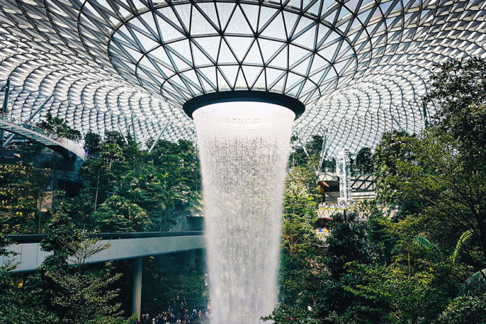 В аеропорту Сінгапуру побудували сади і водоспад